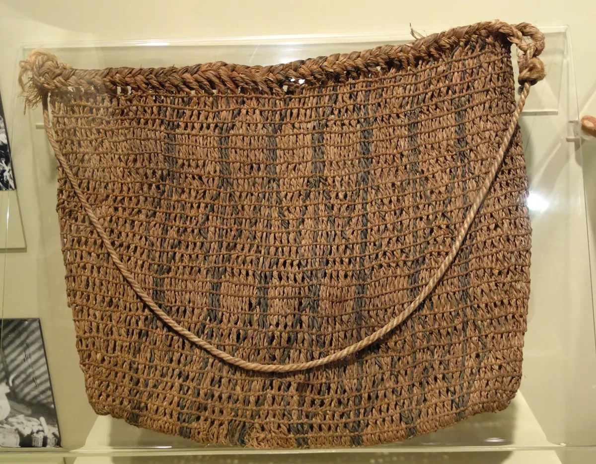 Abaca crossbody pouch