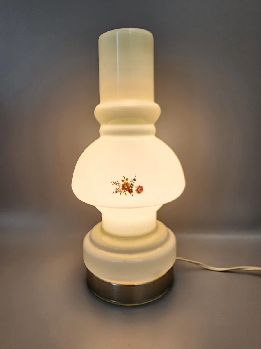 Rechargeable table lamp