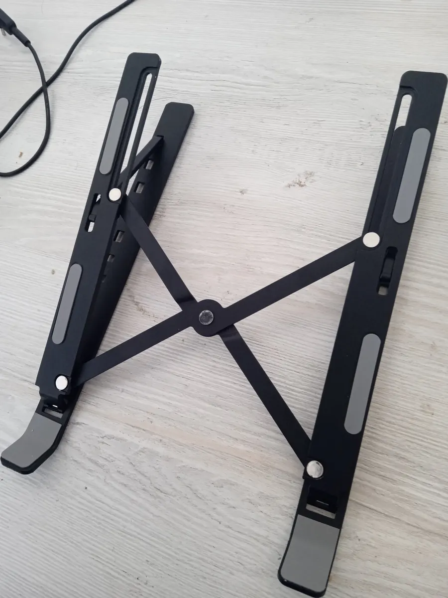 Aluminium laptop stand